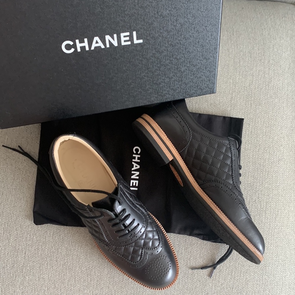 Chanel Women's leather shoes size 39 NEW